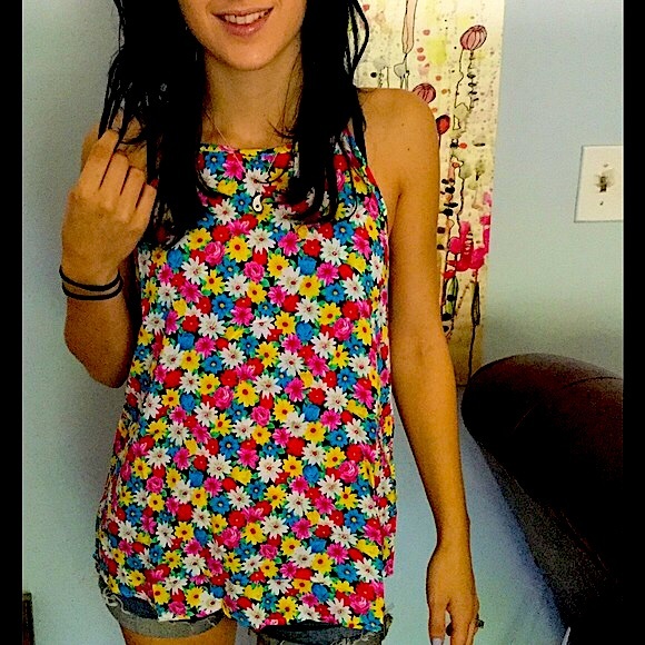 HOST PICK๐NAVY & PINK FLORAL TANK - Picture 2 of 6